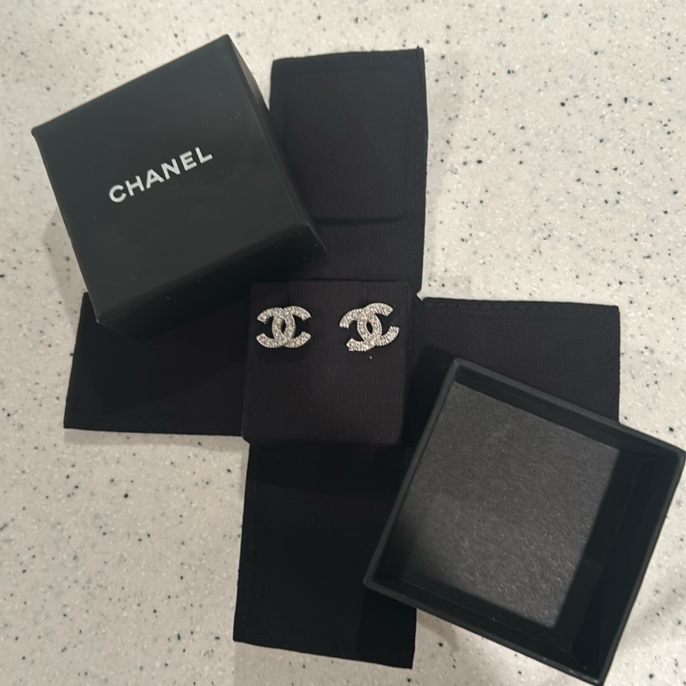 Interlocking CC earrings
